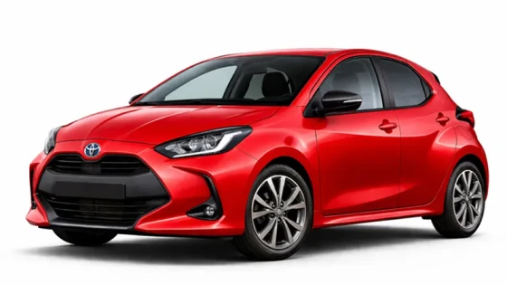 Der rote Toyota Yaris wird von der Firma Imperial Car Rental zur Miete angeboten.