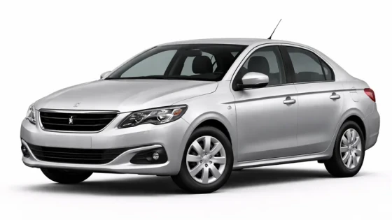 La voiture est une Peugeot 301 de couleur argent. Elle est proposée à la location par la société Imperial Car Rental.