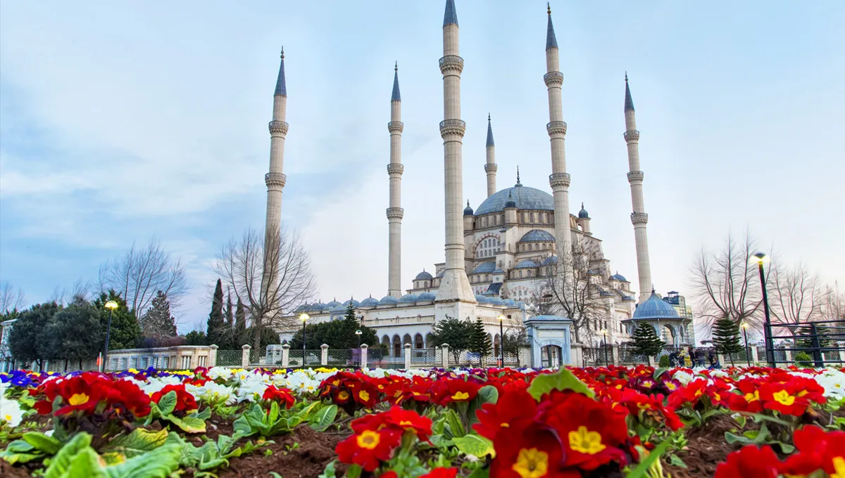 Edirne Selimiye Mosque with colorful flowers in the foreground at sunset.